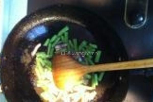 四季豆茭白咸肉的做法图解1