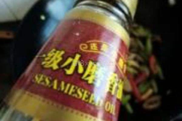 芹菜炒面筋的做法图解12