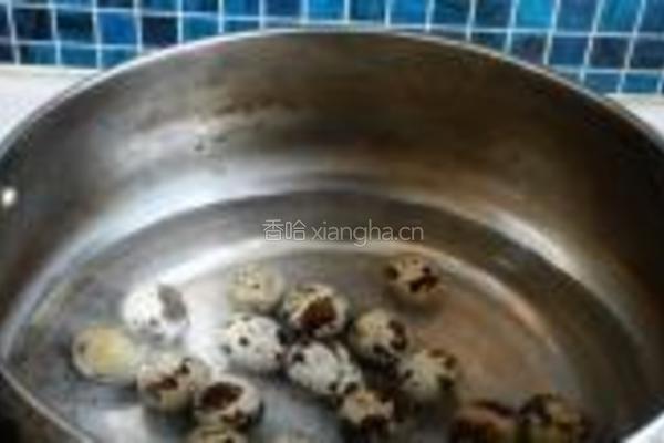 笨鸡炖虎皮鹌鹑蛋的做法图解2