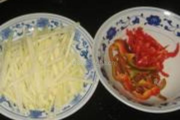 红椒丝炒土豆丝的做法图解1