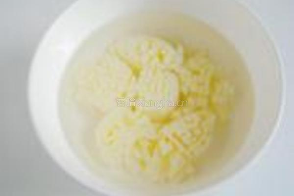 菊花玉子鲈鱼汤的做法图解2