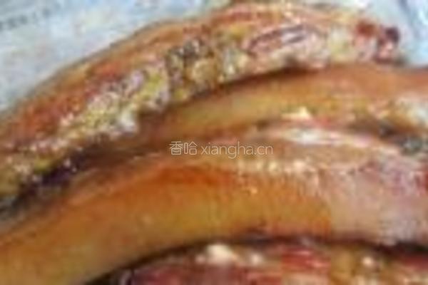 鲜黄豆炒腊肉的做法图解1