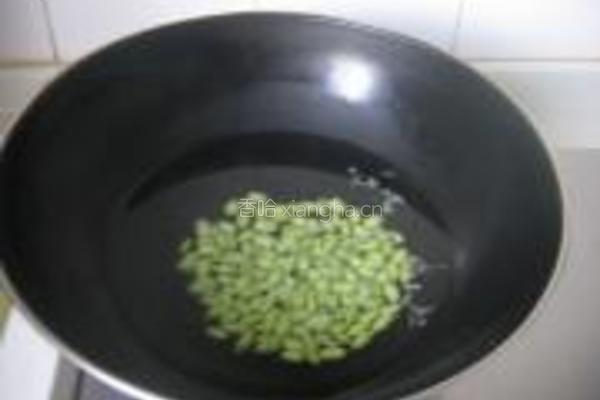 臭豆腐烧毛豆的做法图解3