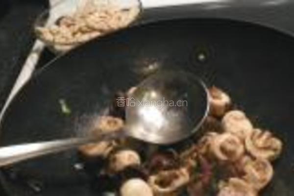 双菇炒鸡片的做法图解6
