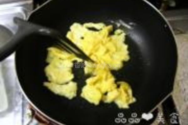 蒜香鸡胗炒乌冬的做法图解2