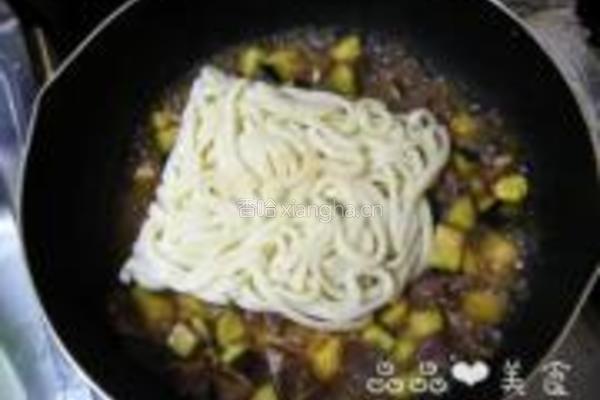 蒜香鸡胗炒乌冬的做法图解7