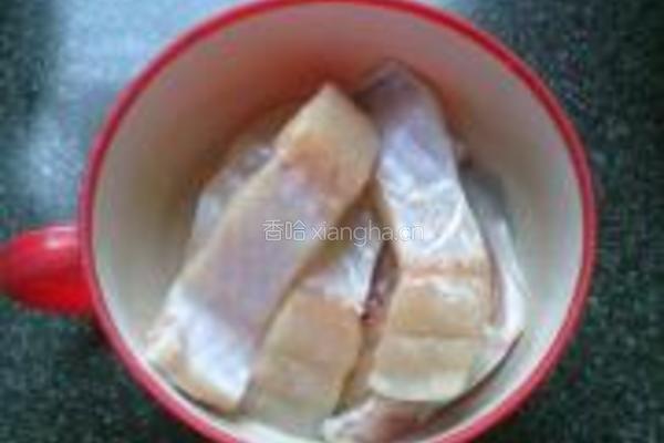 酸菜鱼的做法图解1