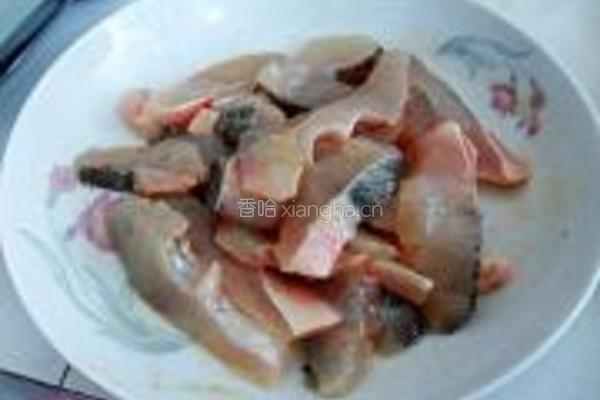 酸甜鲈鱼片的做法图解3
