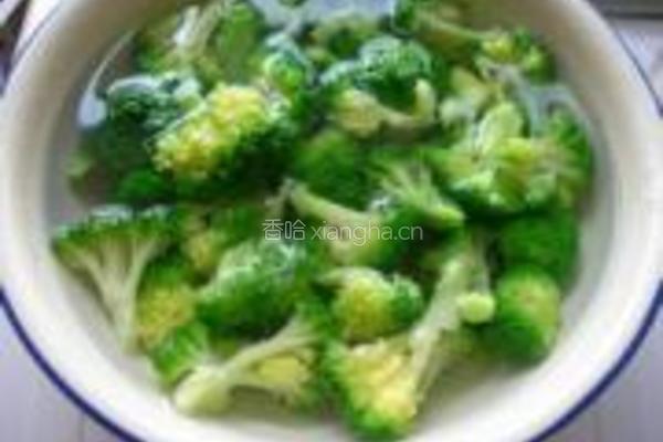 西兰花拌蘑菇的做法图解3
