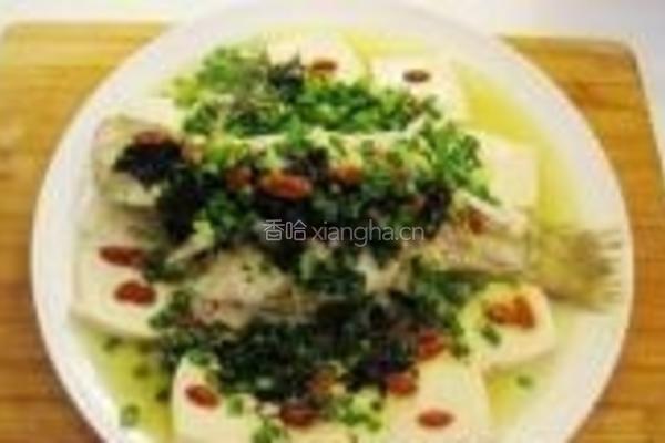 橄榄菜蒸鲈鱼的做法图解7