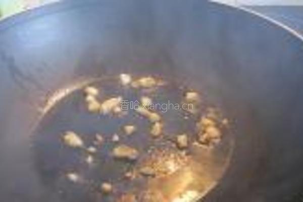 木耳萝卜焖豆腐鱼饼的做法图解1