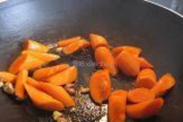 木耳萝卜焖豆腐鱼饼的做法图解2