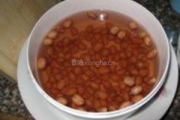 花生炖鸡脚的做法图解1