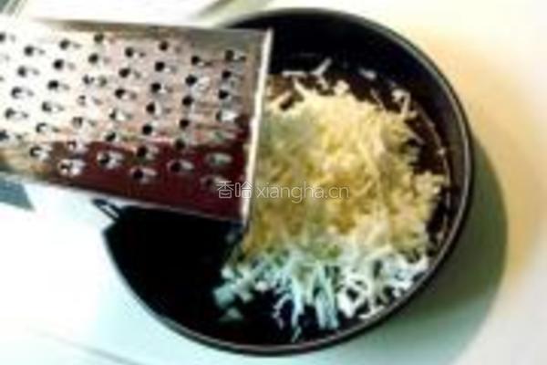 蘑菇培根比萨蛋糕的做法图解3
