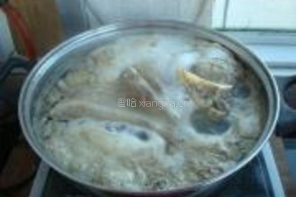 猪骨汤炖白菜海带的做法图解3
