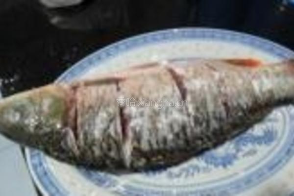 糖醋鲤鱼的做法图解2