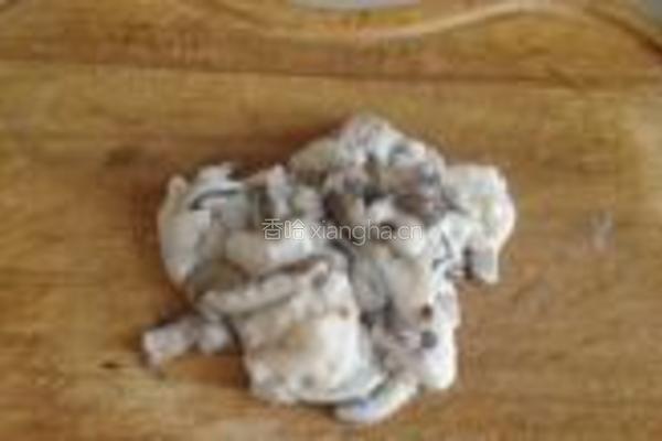黄瓜豆干炒八带的做法图解2