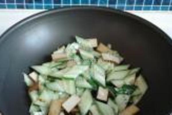 黄瓜豆干炒八带的做法图解8