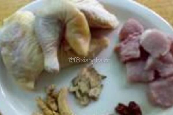 花旗参田七煲鸡汤的做法图解1