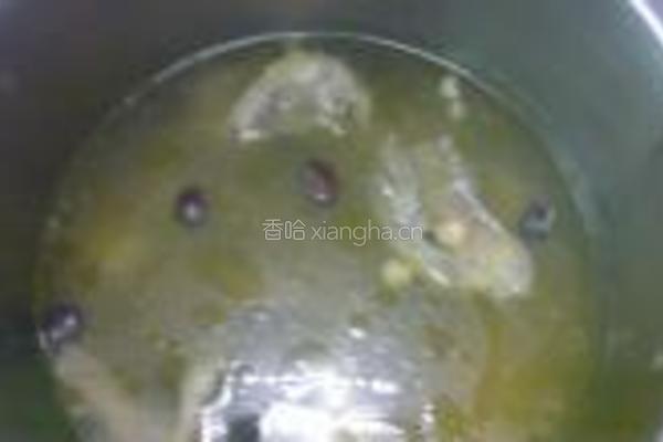 花旗参田七煲鸡汤的做法图解3
