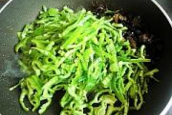 青椒炒肉丝的做法图解7