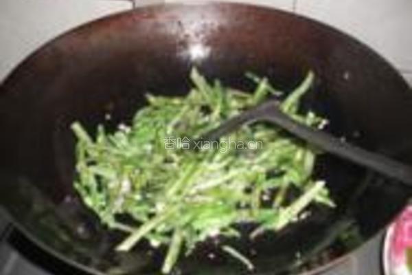 黄豆酱甜椒扁豆角炒肉的做法图解5