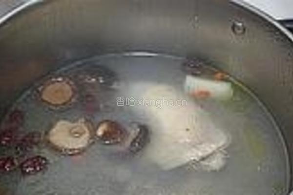 香菇炖鸡腿的做法图解4