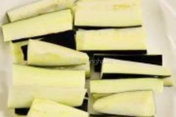 咸鲅鱼蒸茄子的做法图解2