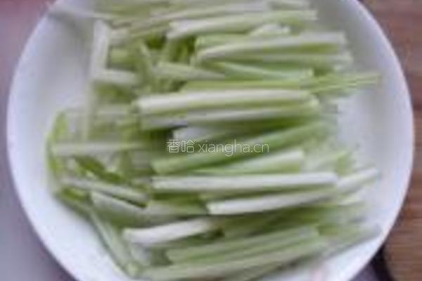 西芹炒香菇的做法图解2