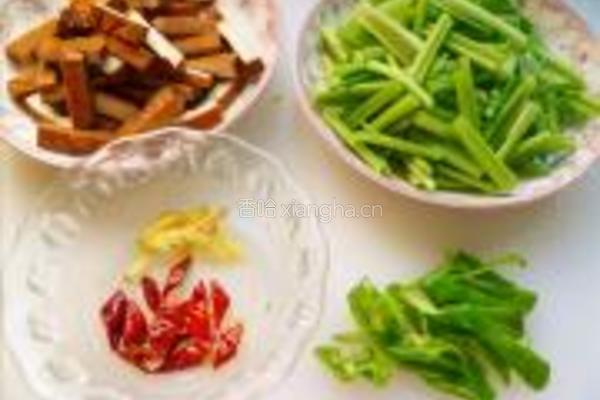 芹菜香干的做法图解2