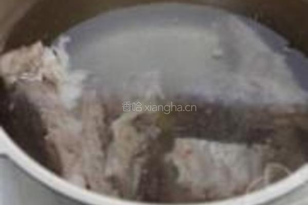板栗脊骨浓汤的做法图解4