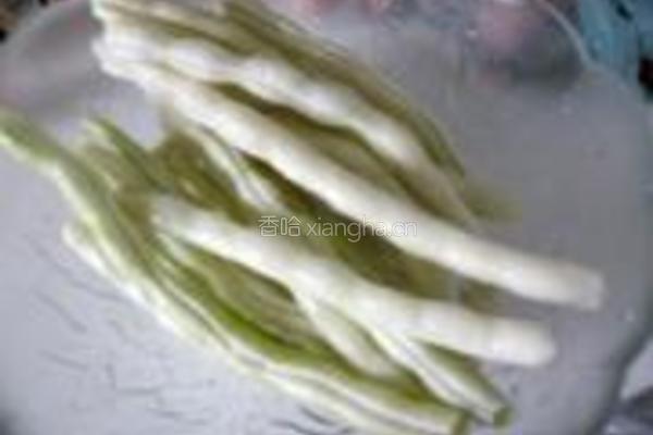 蒜泥芸豆的做法图解1