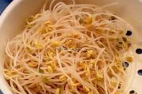 黄豆芽炒木耳的做法图解6