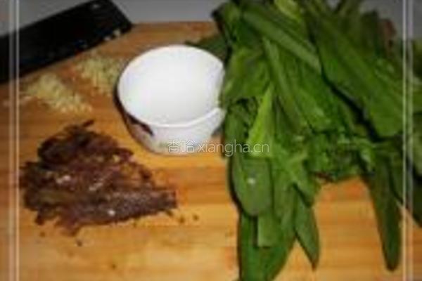 豆豉鲮鱼油麦菜的做法图解2