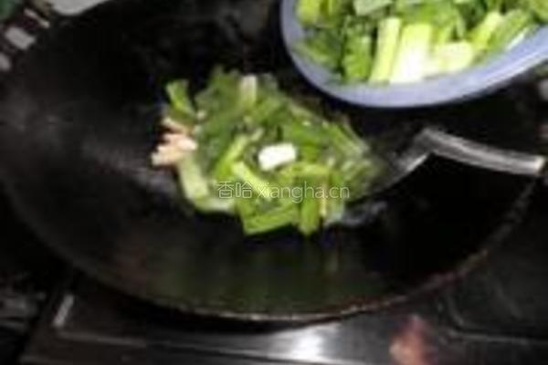 大蒜炒豆干的做法图解4