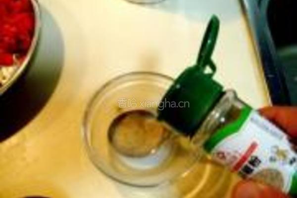 榛仁青豆炒鱼糜的做法图解4