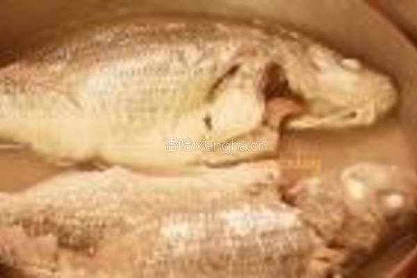 缅甸柠檬蒸鱼的做法图解2
