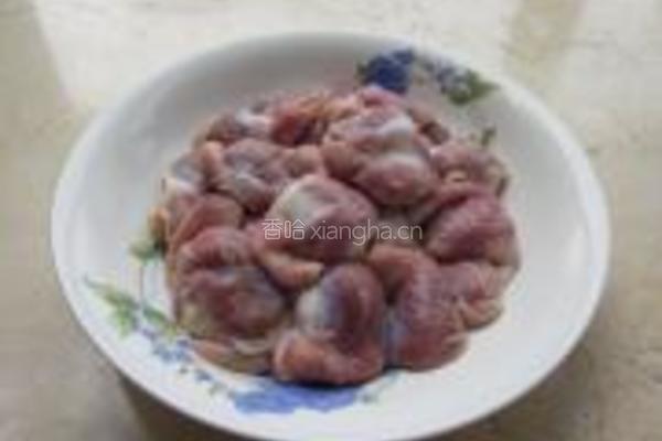 蒜薹炒鸡胗的做法图解1
