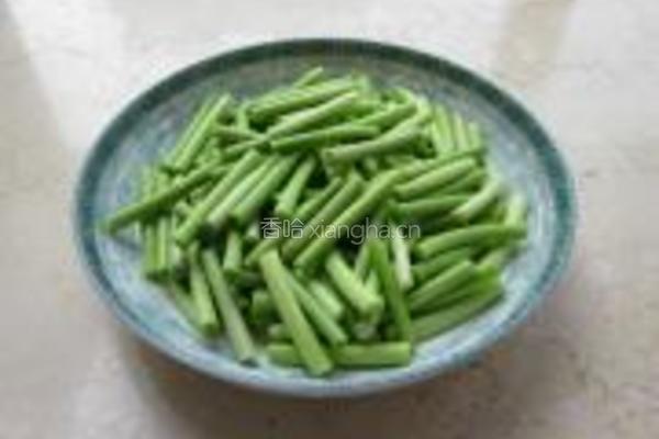 蒜薹炒鸡胗的做法图解2