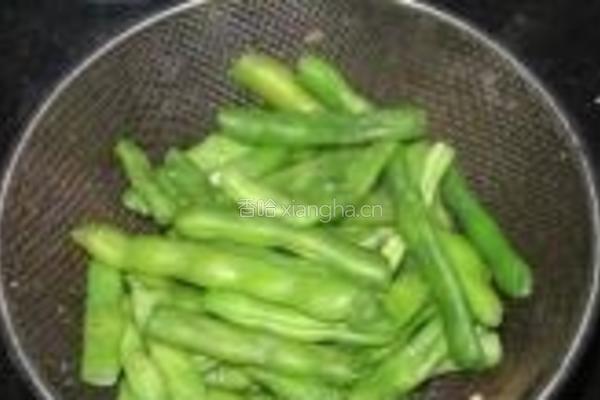 橄榄菜炒四季豆的做法图解3