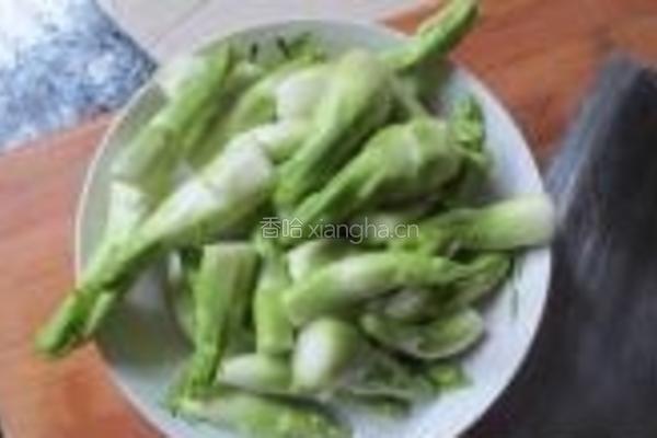 小炒芥蓝心的做法图解1