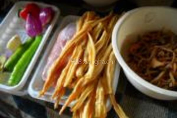 豆瓣腐竹鱿鱼丝的做法图解1