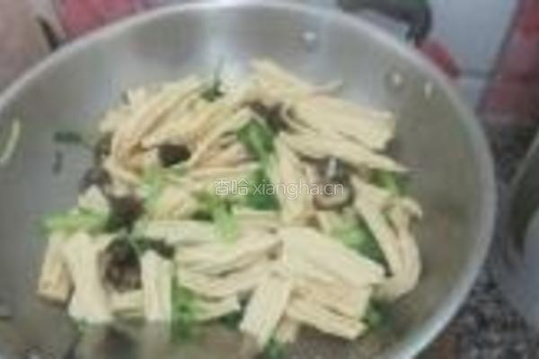 香菇炒腐竹的做法图解8