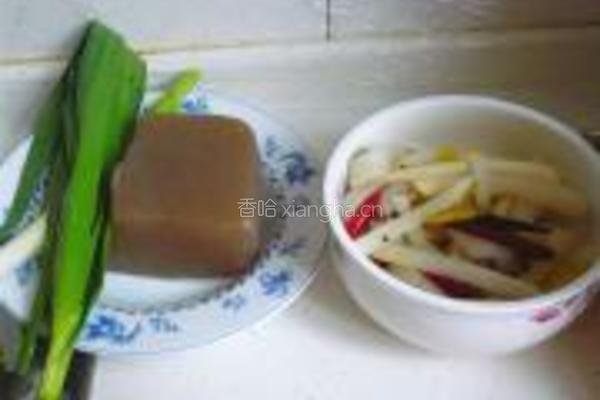 酸菜魔芋豆腐的做法图解1