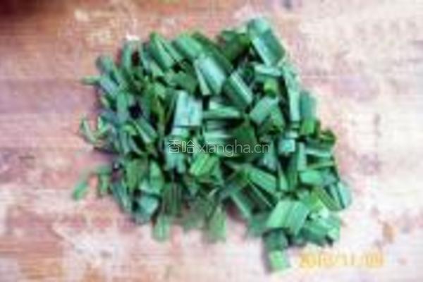 鲜虾大蒜烧豆腐的做法图解2