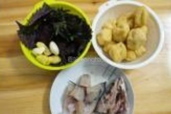 紫苏豆腐煮鱼的做法图解1