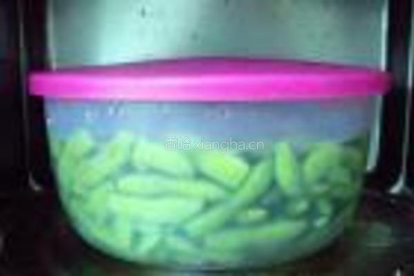 香糟毛豆菊花肫的做法图解2