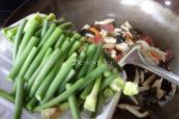 菌菇蒜薹的做法图解10
