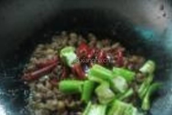 咸豆角炒子鸭的做法图解6