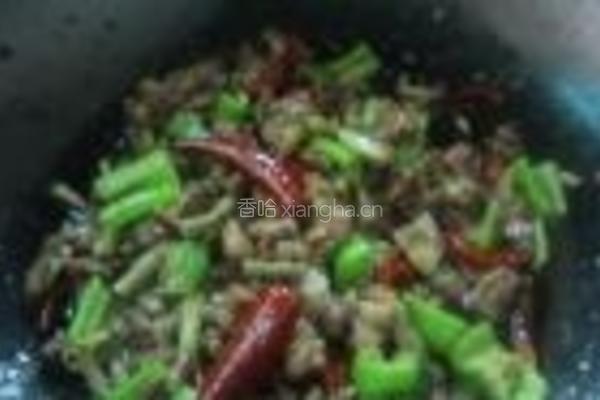 咸豆角炒子鸭的做法图解8